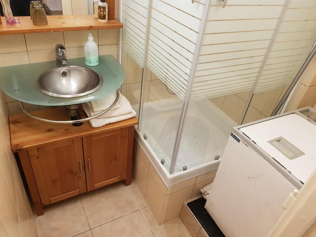 Ravagy Apartman Kecskemét Buitenkant foto